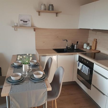 Kavi Apartments #1, Top Sunset View Пилзен Екстериор снимка