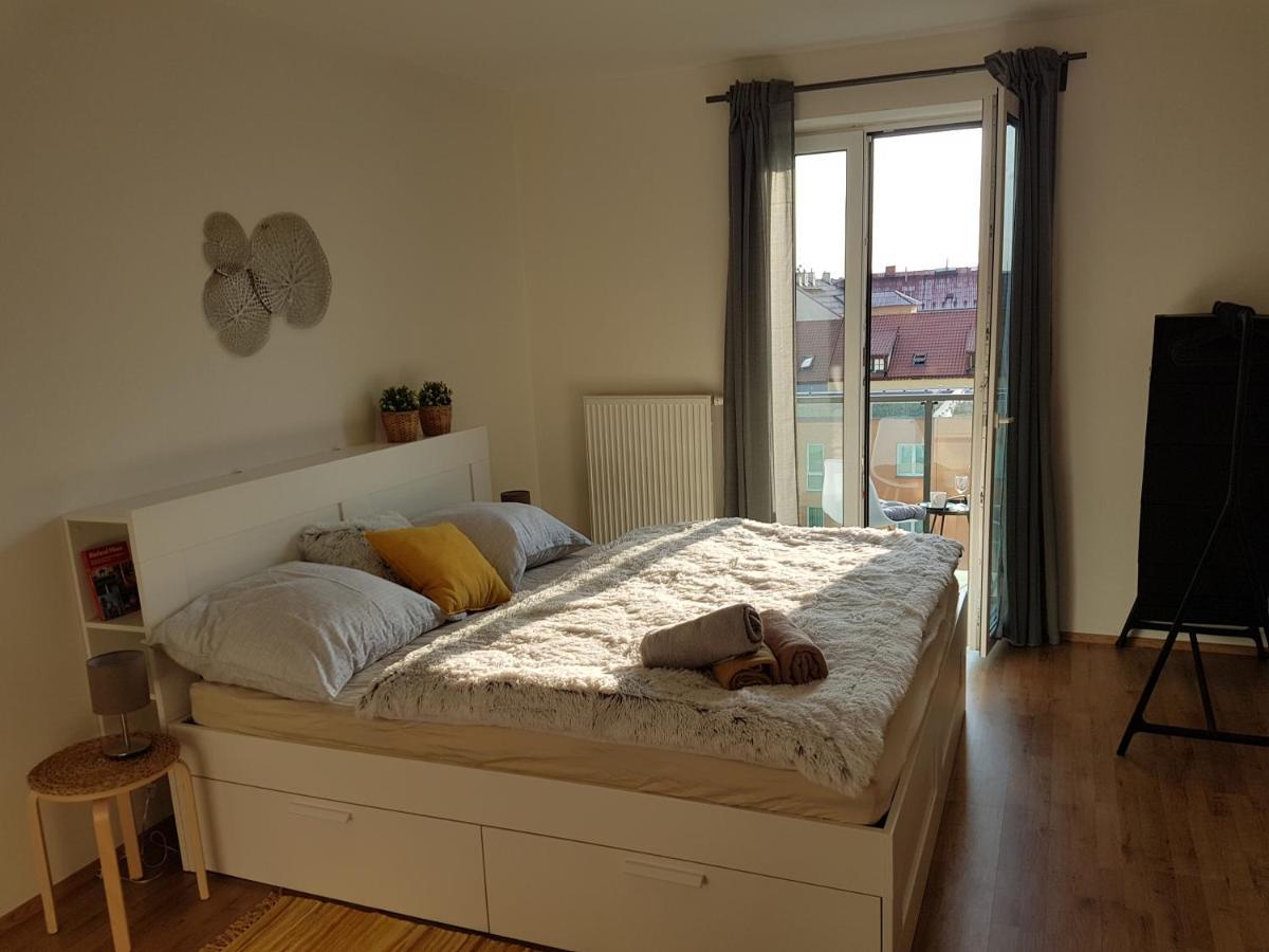 Kavi Apartments #1, Top Sunset View Пилзен Екстериор снимка