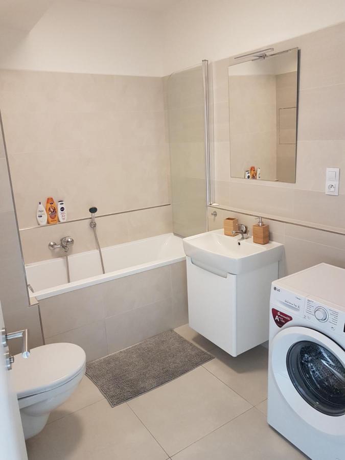 Kavi Apartments #1, Top Sunset View Пилзен Екстериор снимка