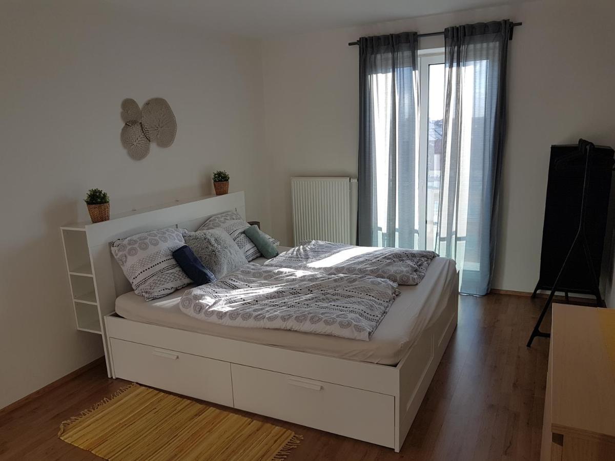 Kavi Apartments #1, Top Sunset View Пилзен Екстериор снимка
